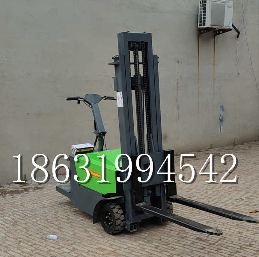 塔城市优程全电动叉车插腿式堆高车液压装卸车1.5吨升高小型站驾式铲车
